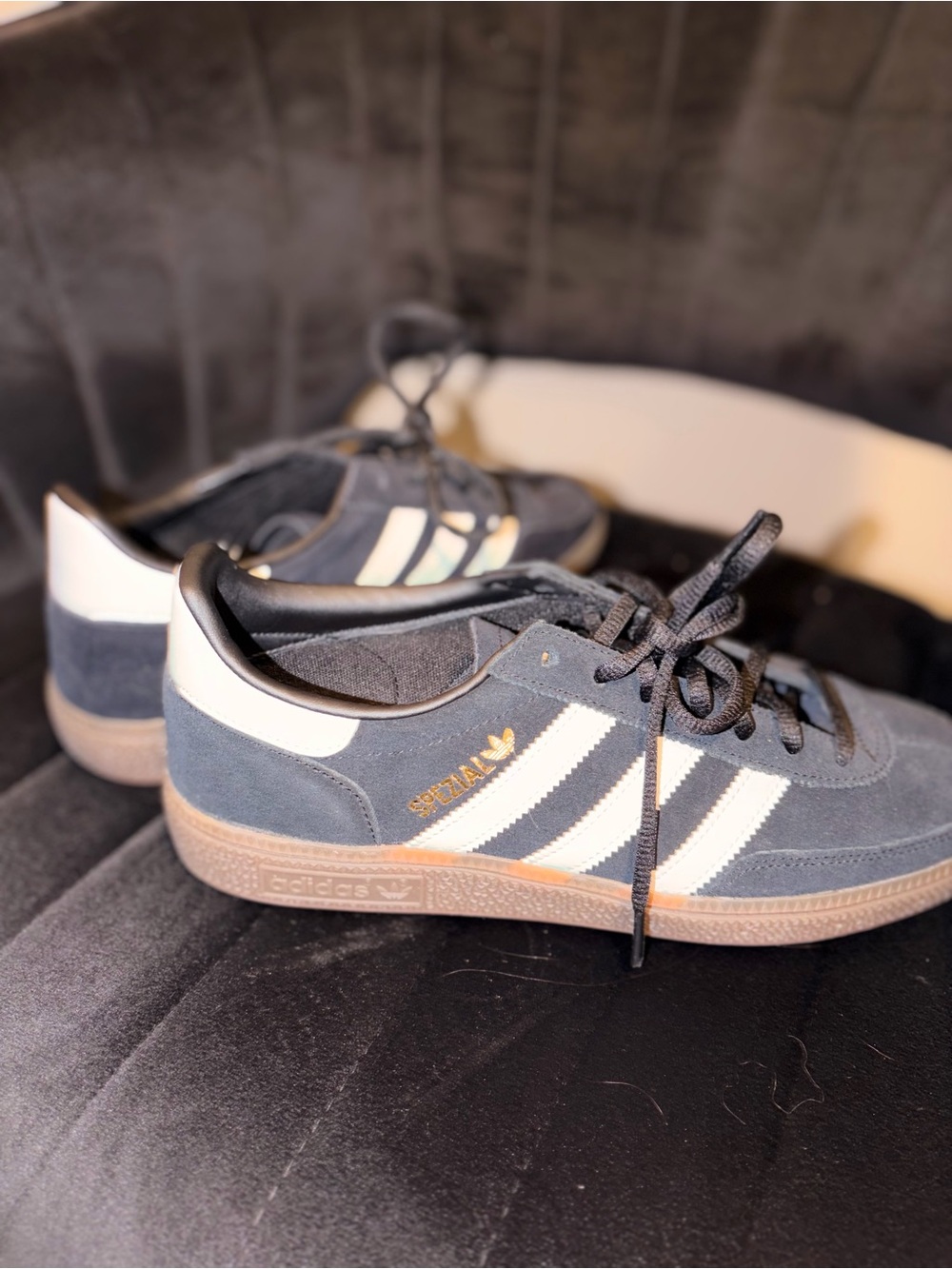 adidas Men’s Black & White Spezial Suede Sneakers with Gum Sole
8.5Men-10Women